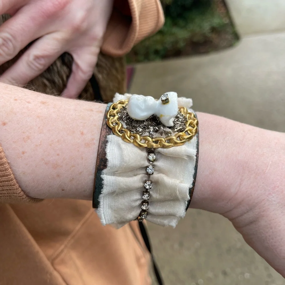 Chic cuff - Picture 2 of 2